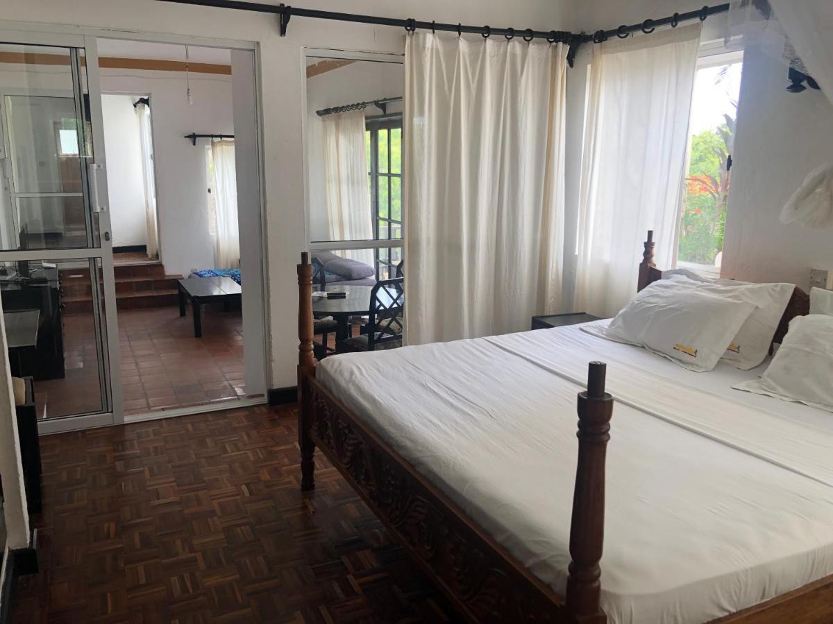 Wayside Beach Apartments Diani Beach Esterno foto