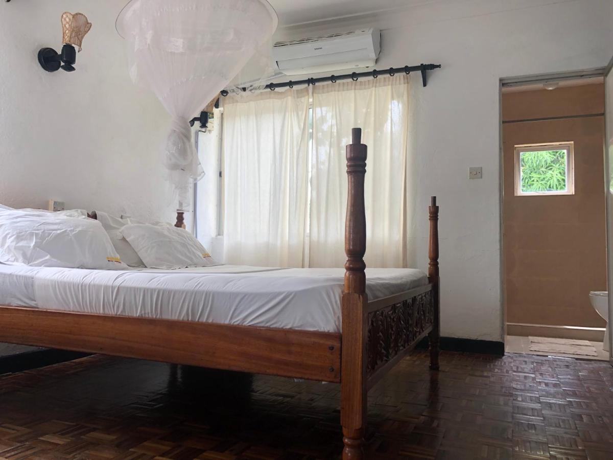 Wayside Beach Apartments Diani Beach Esterno foto
