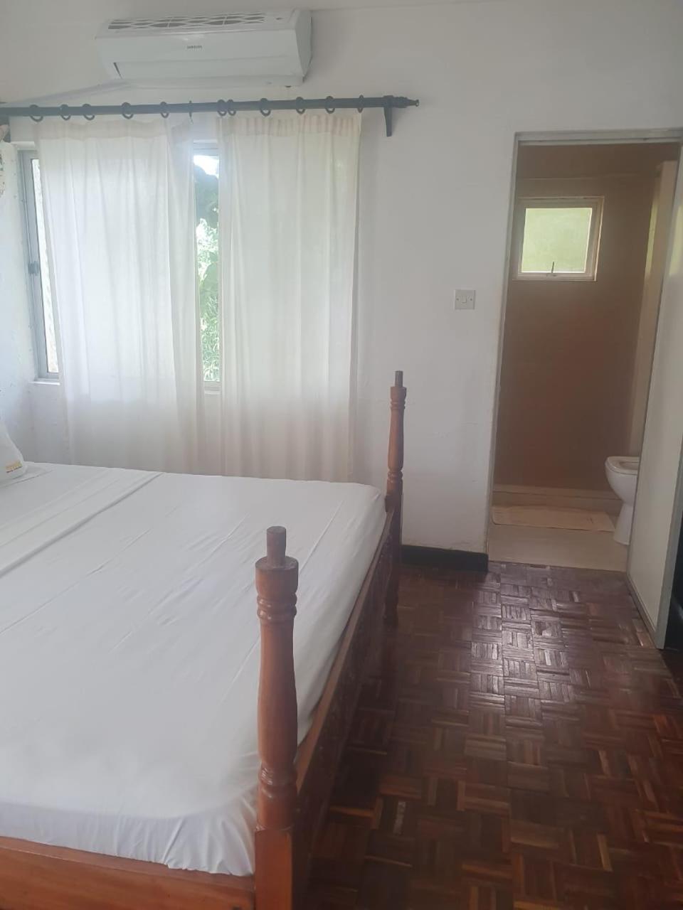 Wayside Beach Apartments Diani Beach Esterno foto