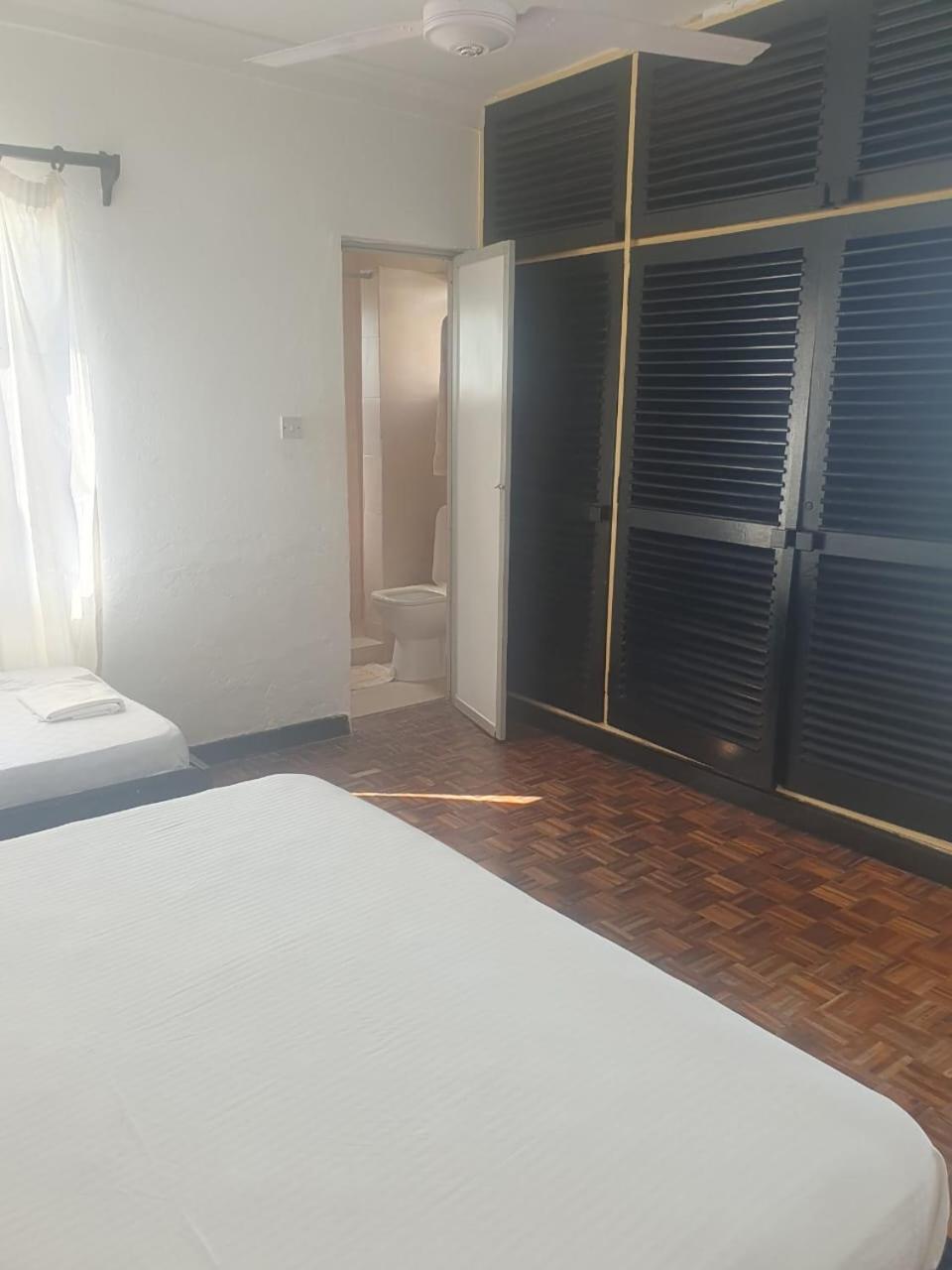 Wayside Beach Apartments Diani Beach Esterno foto