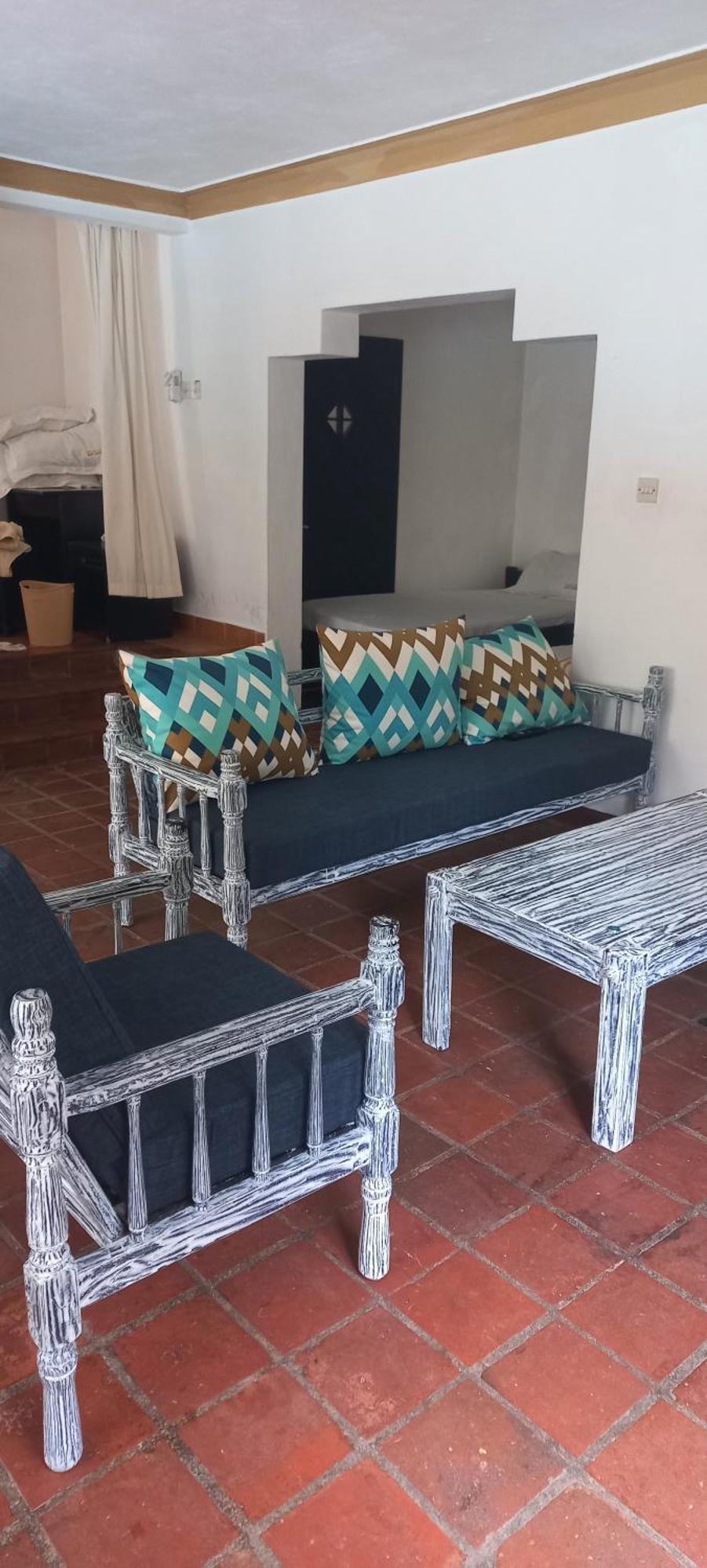 Wayside Beach Apartments Diani Beach Esterno foto