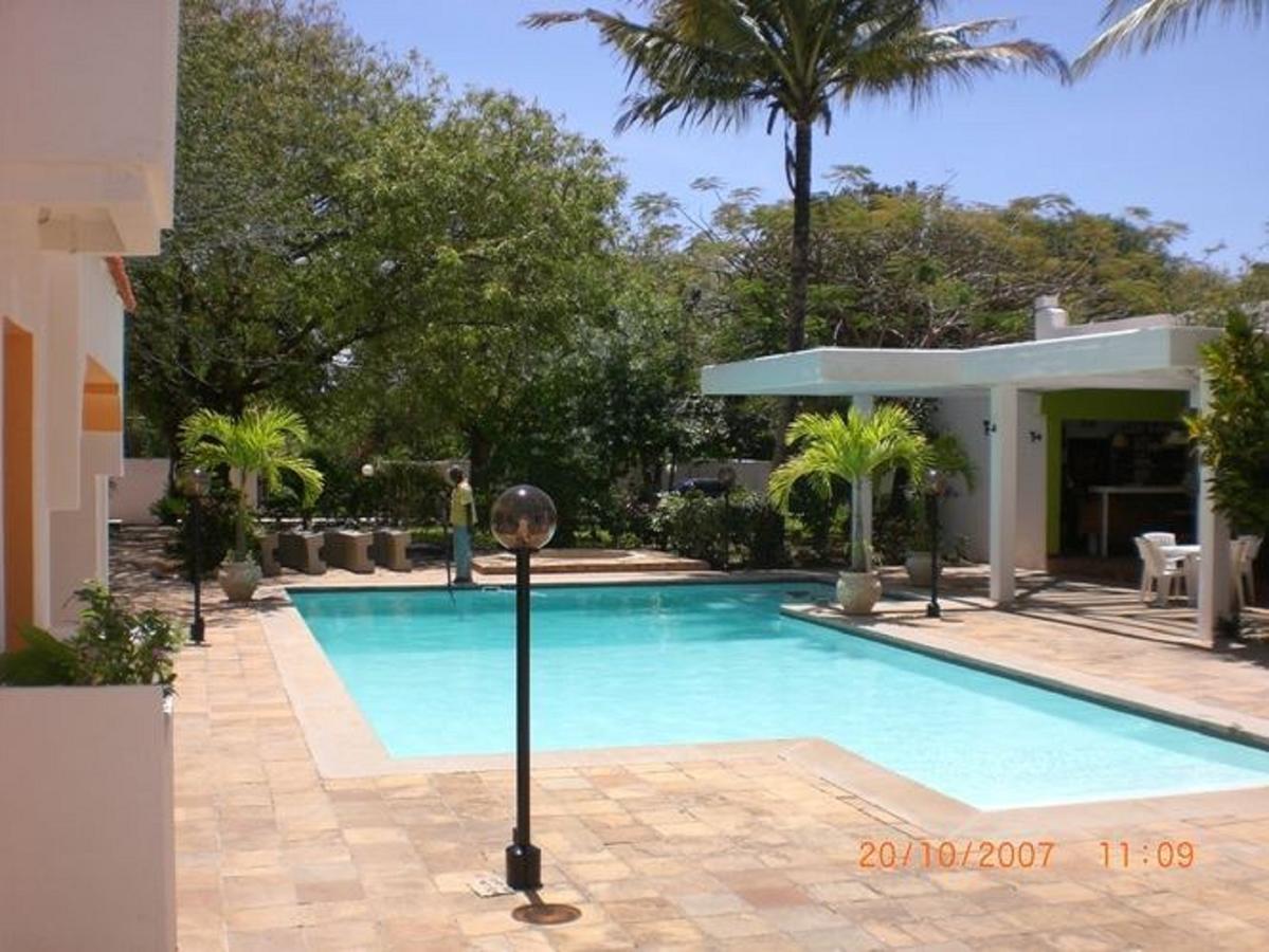 Wayside Beach Apartments Diani Beach Esterno foto