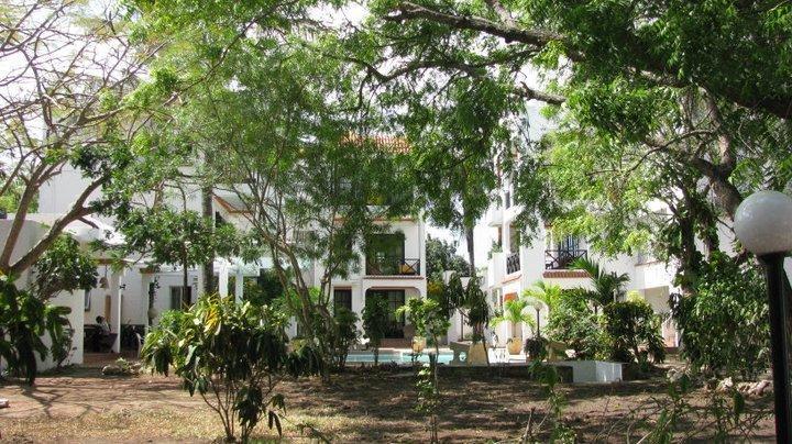 Wayside Beach Apartments Diani Beach Esterno foto